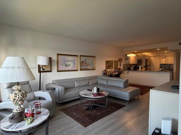 2801 N Palm Aire Dr 405, Pompano Beach FL 33069