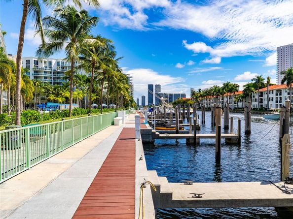 2950 NE 188th St 225, Aventura FL 33180