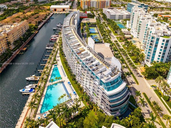 2950 NE 188th St 225, Aventura FL 33180