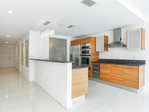 2950 NE 188th St 225, Aventura FL 33180