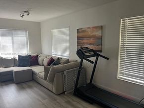 10035 Pan American Dr, Cutler Bay FL 33189