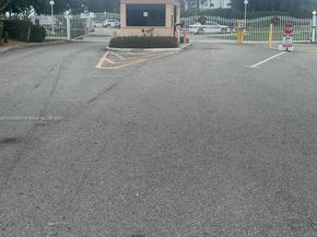 500 Executive Center Dr 2G, West Palm Beach FL 33401