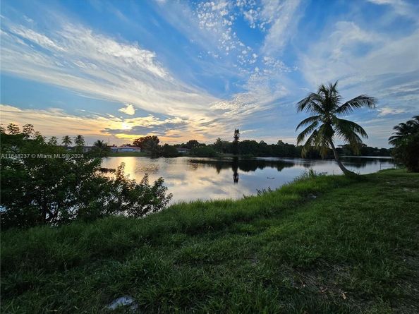 2737 NW 24th Ave, Oakland Park FL 33311