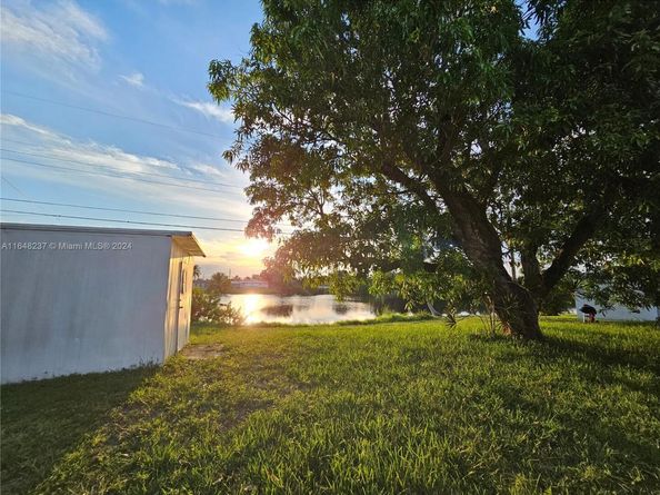 2737 NW 24th Ave, Oakland Park FL 33311