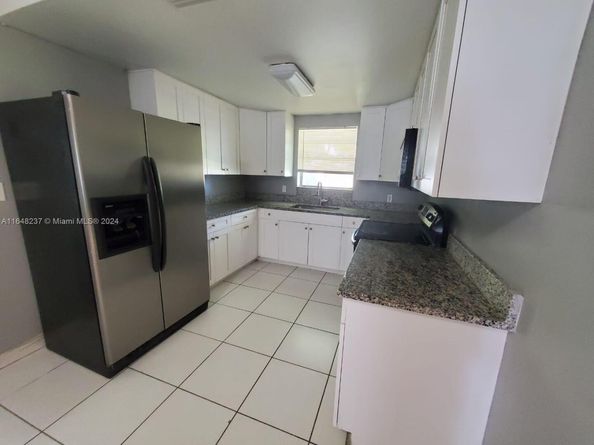 2737 NW 24th Ave, Oakland Park FL 33311