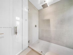 300 NE 48th St, Miami FL 33137