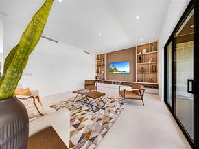 300 NE 48th St, Miami FL 33137