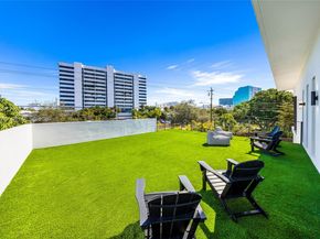 300 NE 48th St, Miami FL 33137