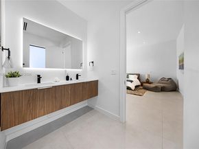 300 NE 48th St, Miami FL 33137