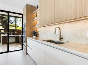 300 NE 48th St, Miami FL 33137