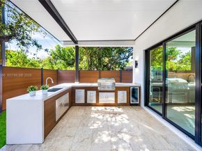 300 NE 48th St, Miami FL 33137