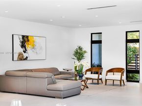 300 NE 48th St, Miami FL 33137