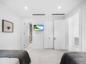 300 NE 48th St, Miami FL 33137