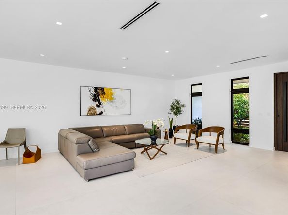 300 NE 48th St, Miami FL 33137