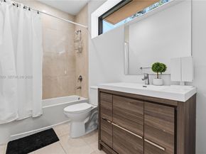 4150 N Oak Pl, Dania Beach FL 33314
