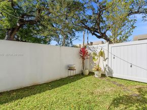 4150 N Oak Pl, Dania Beach FL 33314