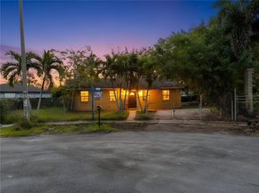 1664 SW 2nd Ct, Homestead FL 33030