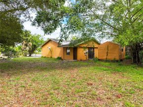 1664 SW 2nd Ct, Homestead FL 33030