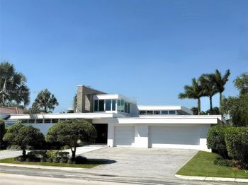 907 Diplomat Pkwy