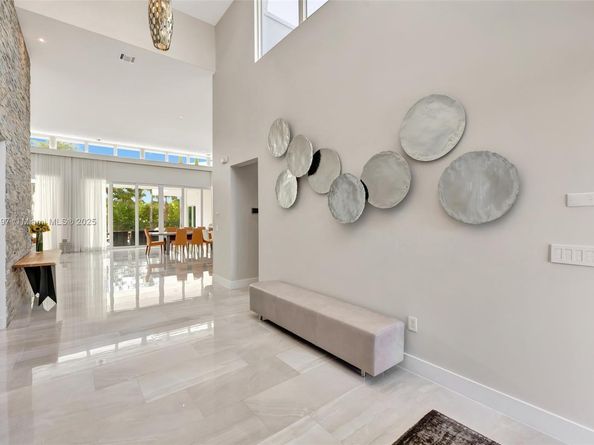 907 Diplomat Pkwy, Hallandale Beach FL 33009