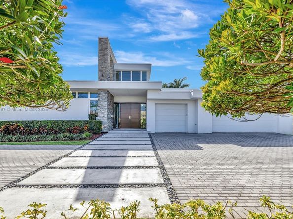 907 Diplomat Pkwy, Hallandale Beach FL 33009