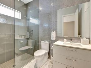 907 Diplomat Pkwy, Hallandale Beach FL 33009