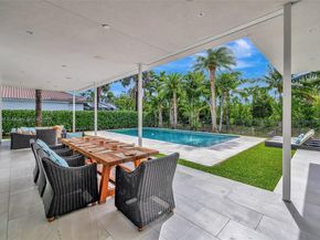 907 Diplomat Pkwy, Hallandale Beach FL 33009