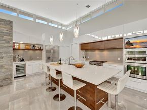 907 Diplomat Pkwy, Hallandale Beach FL 33009