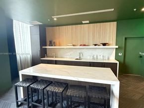 11 NE 6th 706, Miami FL 33132