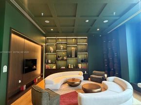 11 NE 6th 706, Miami FL 33132