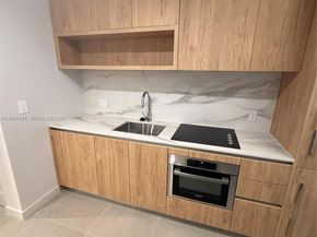 11 NE 6th 706, Miami FL 33132