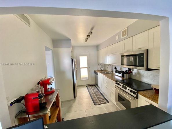 400 Golden Isles Dr 6, Hallandale Beach FL 33009