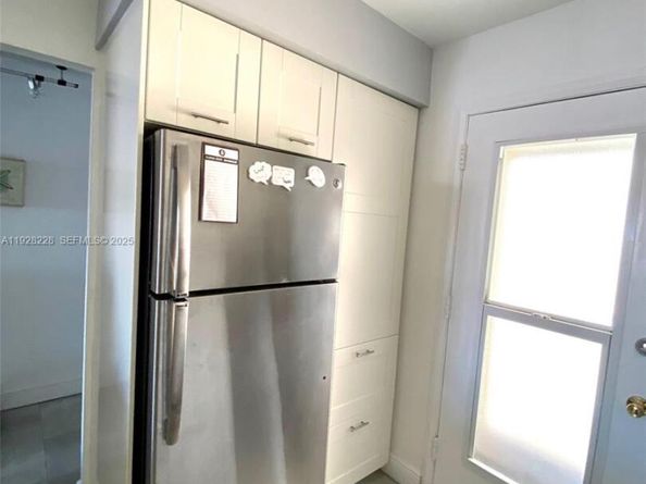 400 Golden Isles Dr 6, Hallandale Beach FL 33009