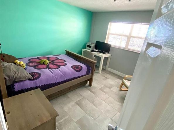 400 Golden Isles Dr 6, Hallandale Beach FL 33009