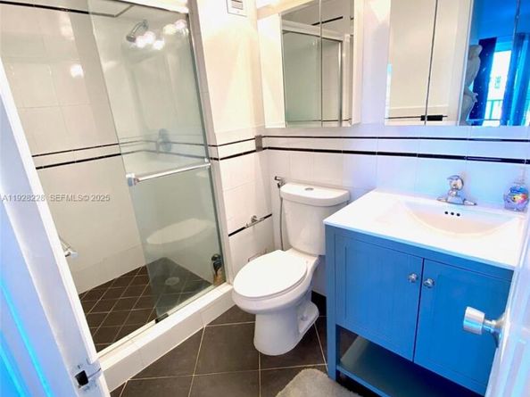 400 Golden Isles Dr 6, Hallandale Beach FL 33009