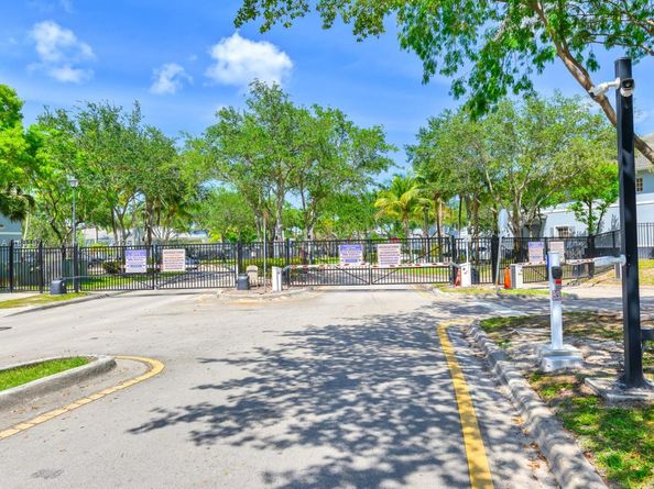 3506 NW 13th St, Lauderhill FL 33311