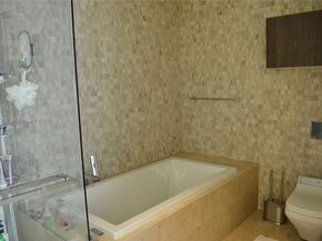 68 SE 6th St 2708, Miami FL 33131