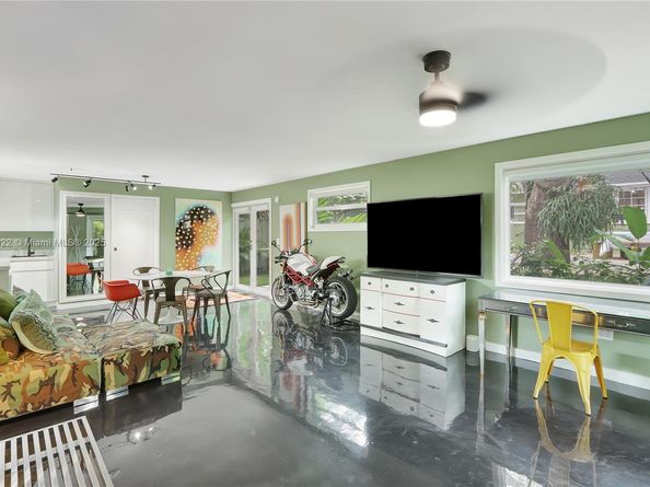842 NW 9th Ct, Miami FL 33136