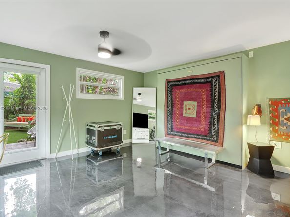 842 NW 9th Ct, Miami FL 33136