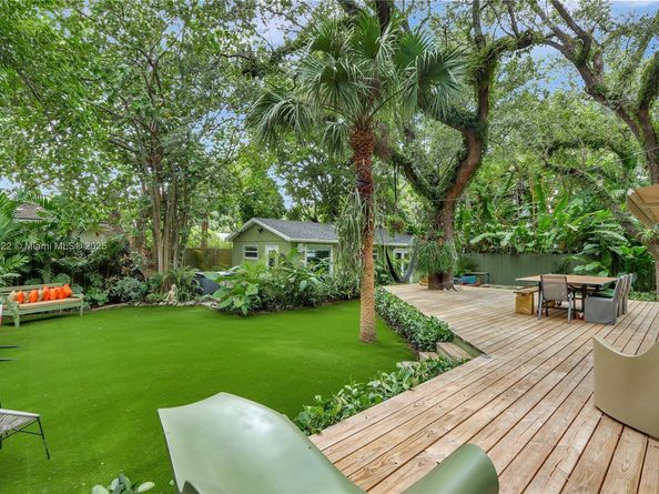 842 NW 9th Ct, Miami FL 33136