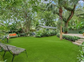 842 NW 9th Ct, Miami FL 33136