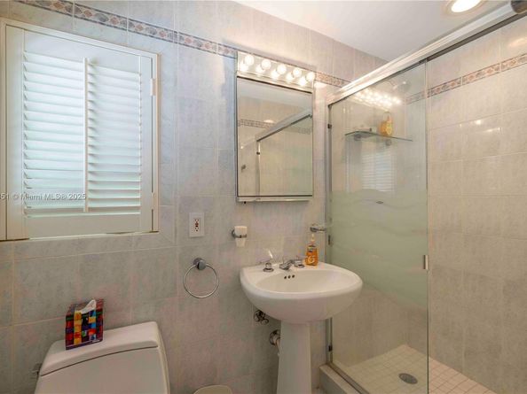 923 Catalonia Ave, Coral Gables FL 33134