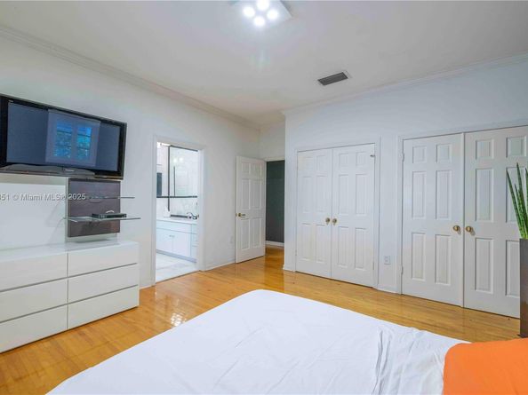 923 Catalonia Ave, Coral Gables FL 33134