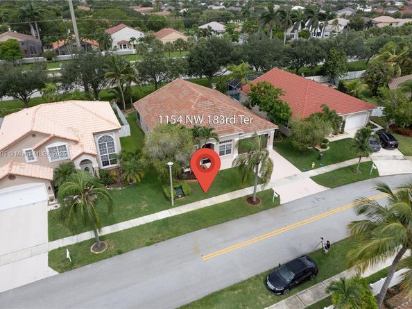 1154 NW 183rd Ter, Pembroke Pines FL 33029