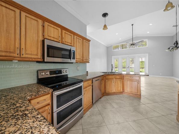 1154 NW 183rd Ter, Pembroke Pines FL 33029