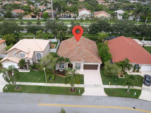 1154 NW 183rd Ter, Pembroke Pines FL 33029
