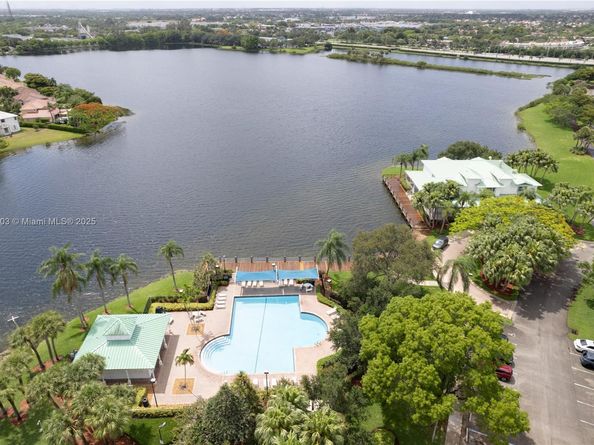 1154 NW 183rd Ter, Pembroke Pines FL 33029