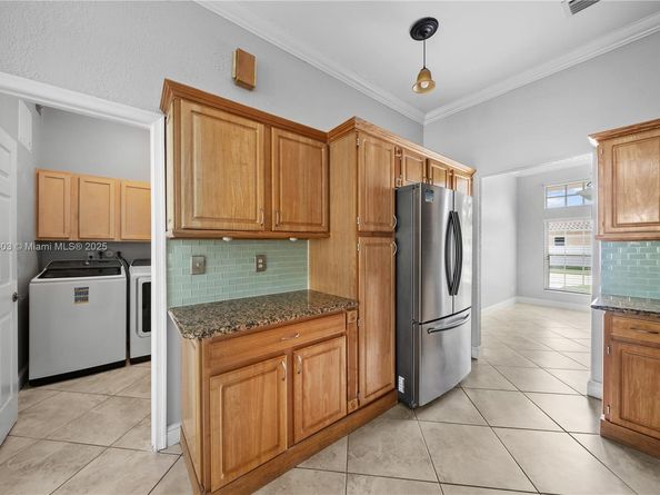 1154 NW 183rd Ter, Pembroke Pines FL 33029