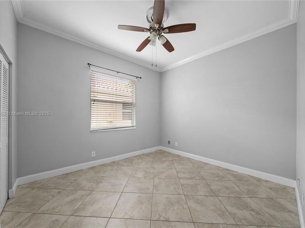 1154 NW 183rd Ter, Pembroke Pines FL 33029