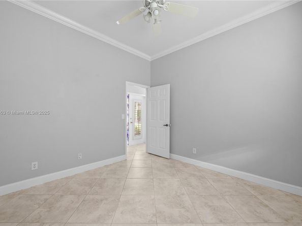 1154 NW 183rd Ter, Pembroke Pines FL 33029